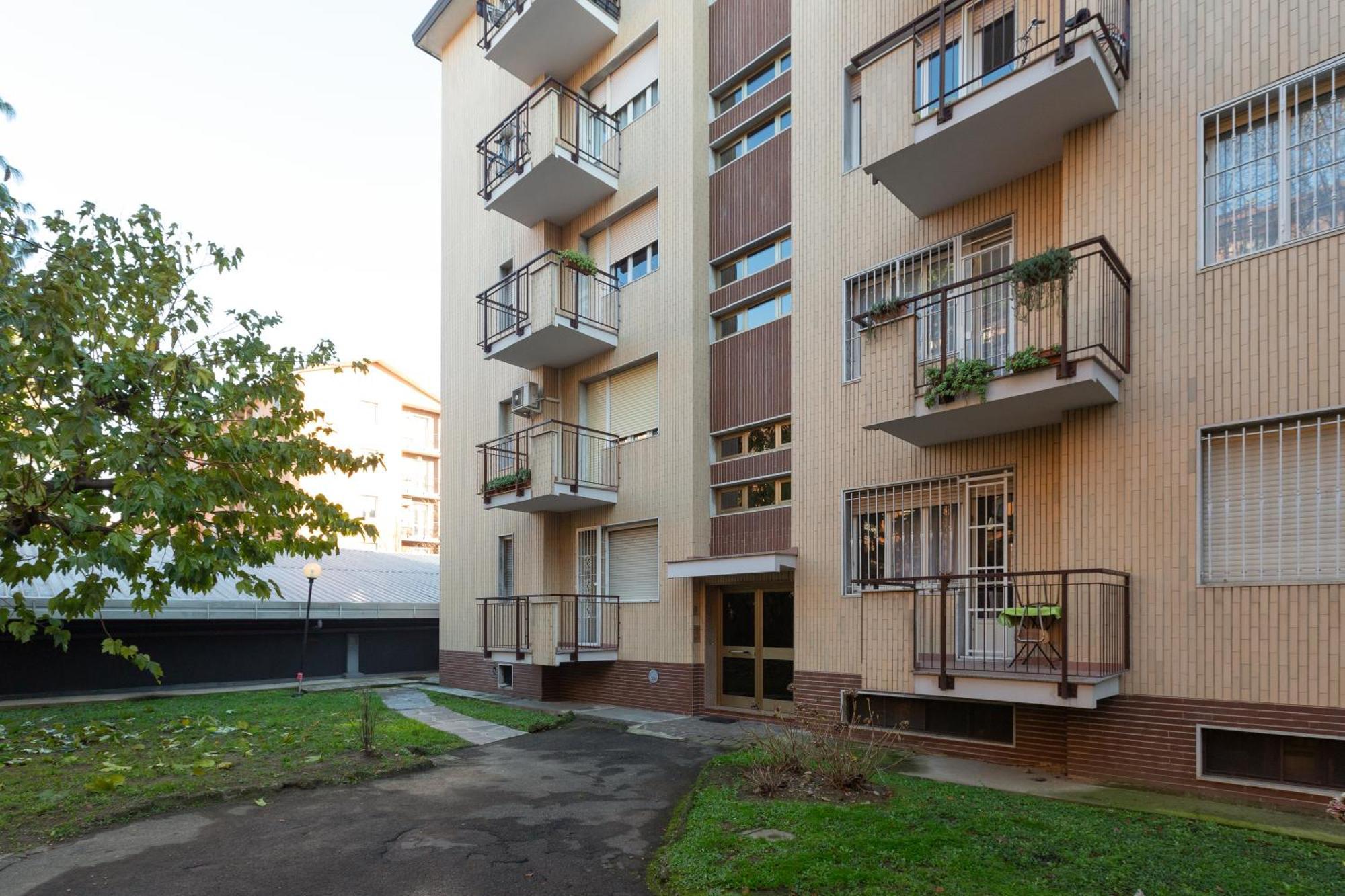 Milan-Linate Apartment With Balcony Milão Exterior foto