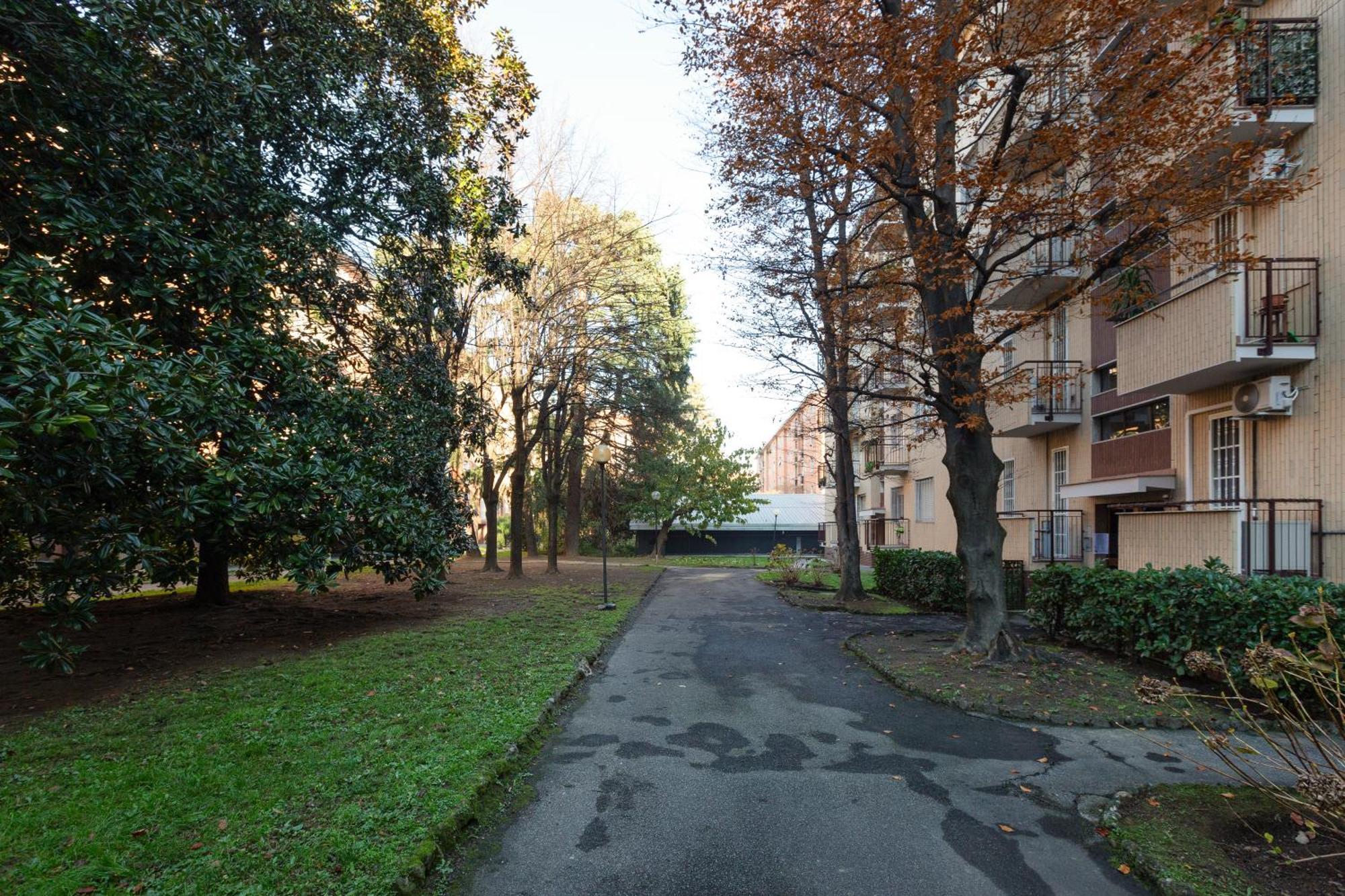 Milan-Linate Apartment With Balcony Milão Exterior foto